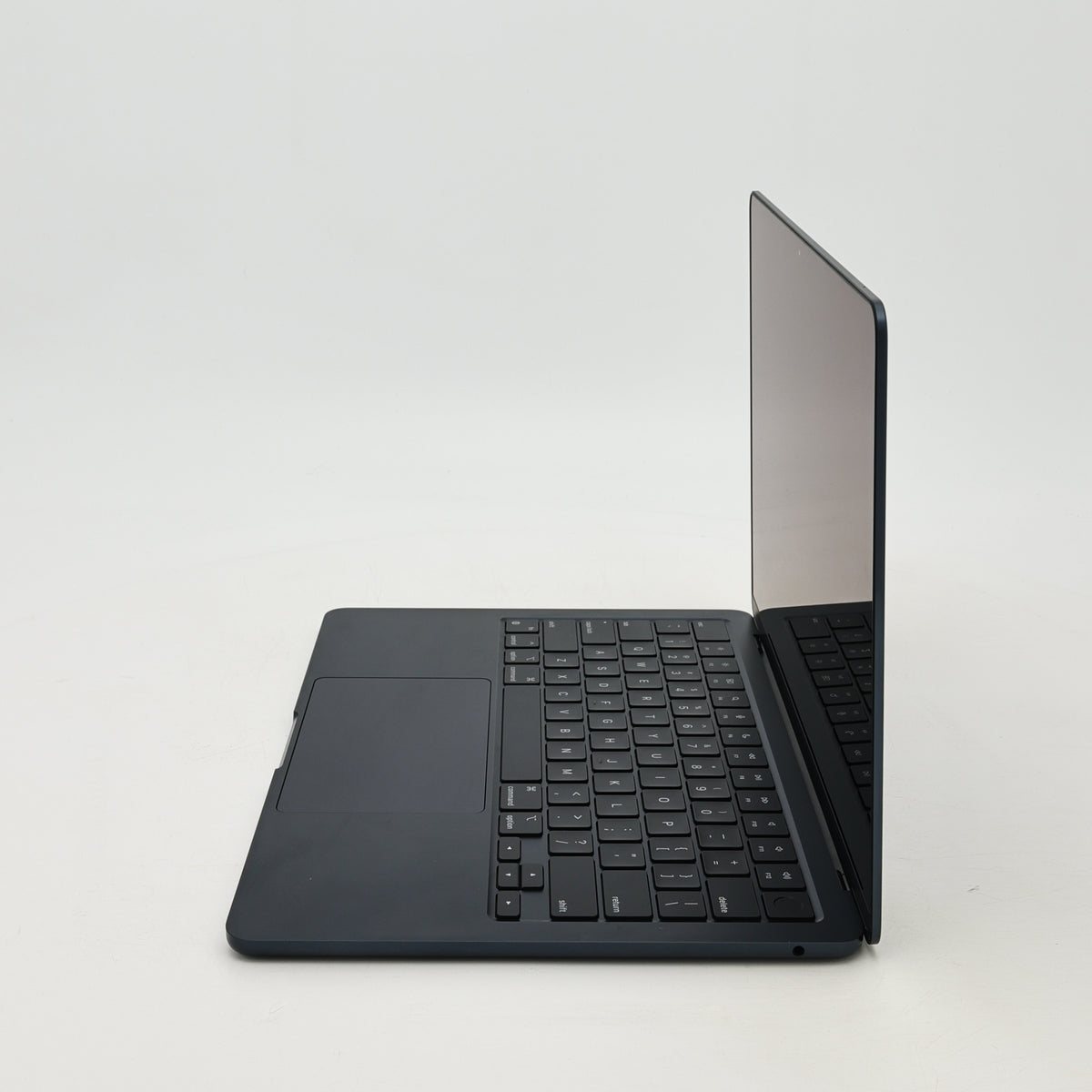 95新 Apple MacBook Air 22年 13寸 M2（8+8核） 8G RAM 256G SSD 午夜色