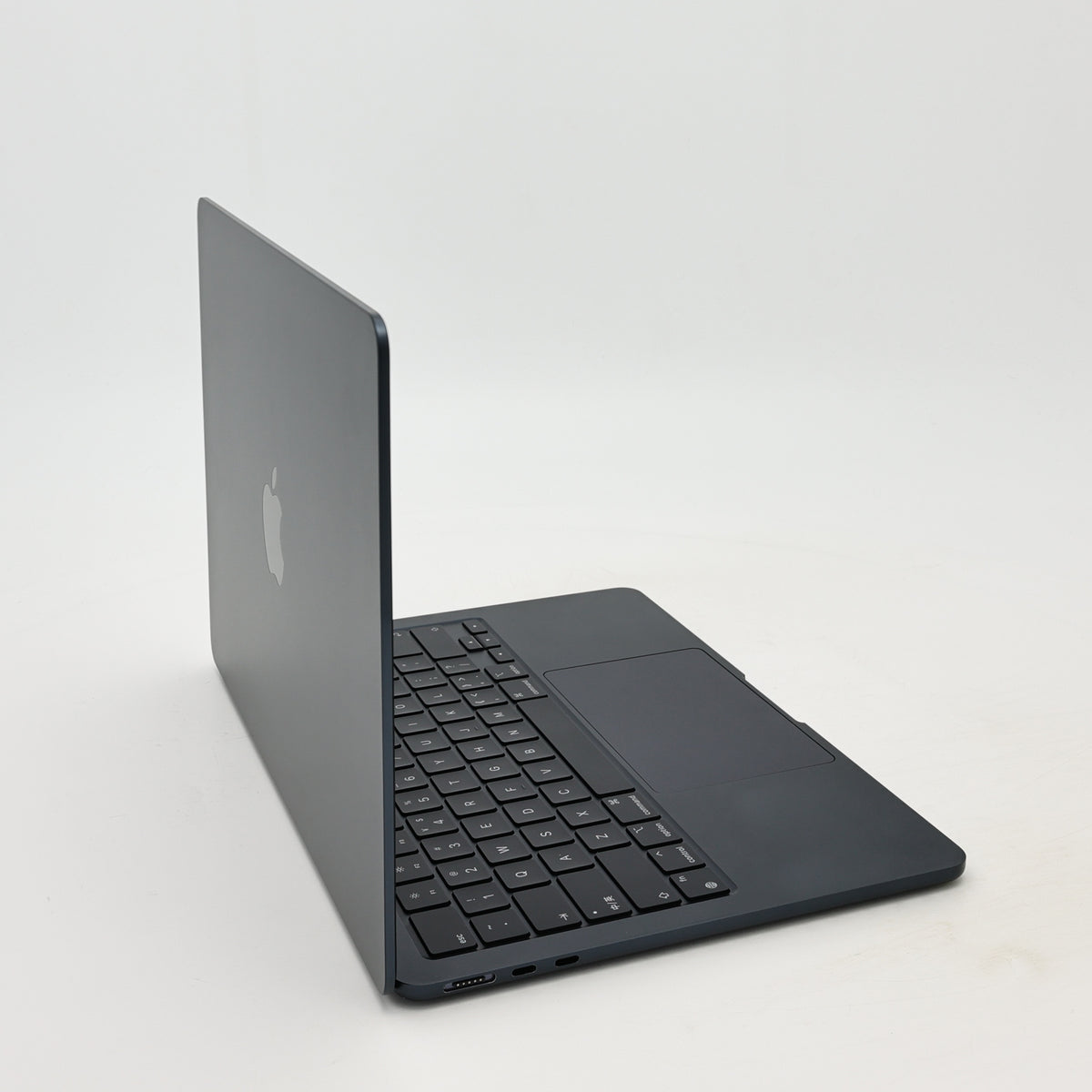 99新 Apple MacBook Air 22年 13寸 M2（8+8核） 8G RAM 256G SSD 午夜色