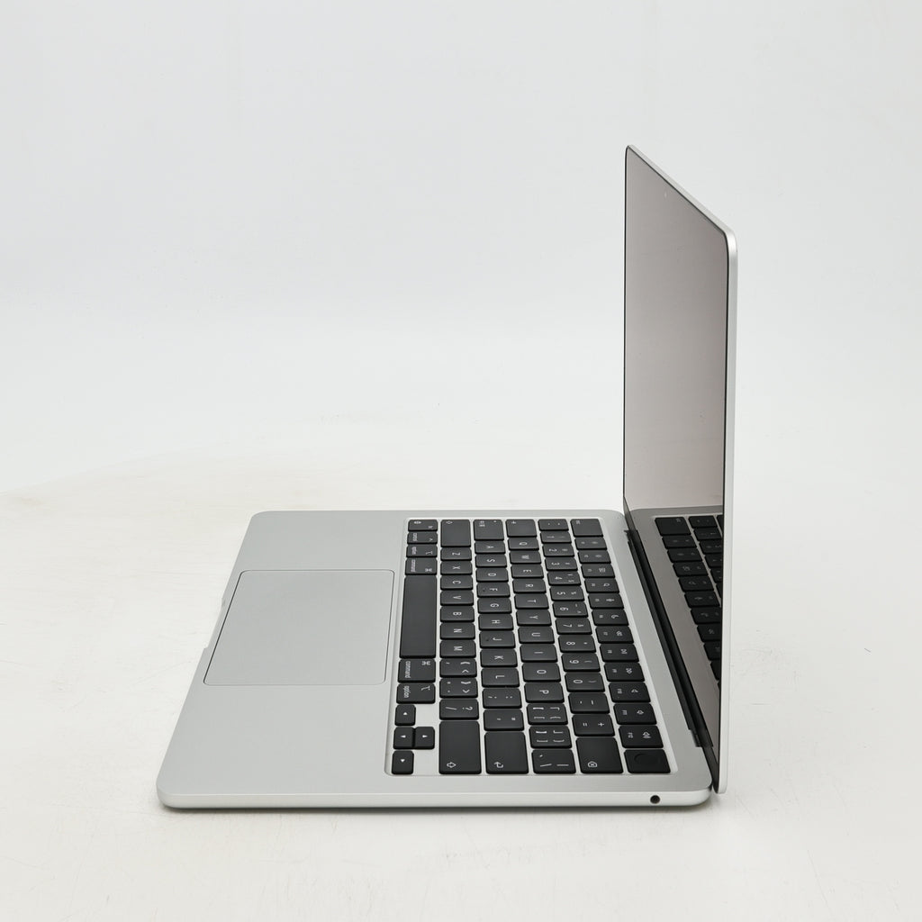 95新 Apple MacBook Air 22年 13寸 M2（8+8核） 8G RAM 256G SSD 銀色
