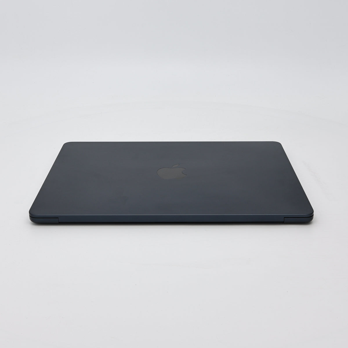 95新 Apple MacBook Air 22年 13寸 M2（8+8核） 8G RAM 256G SSD 午夜色