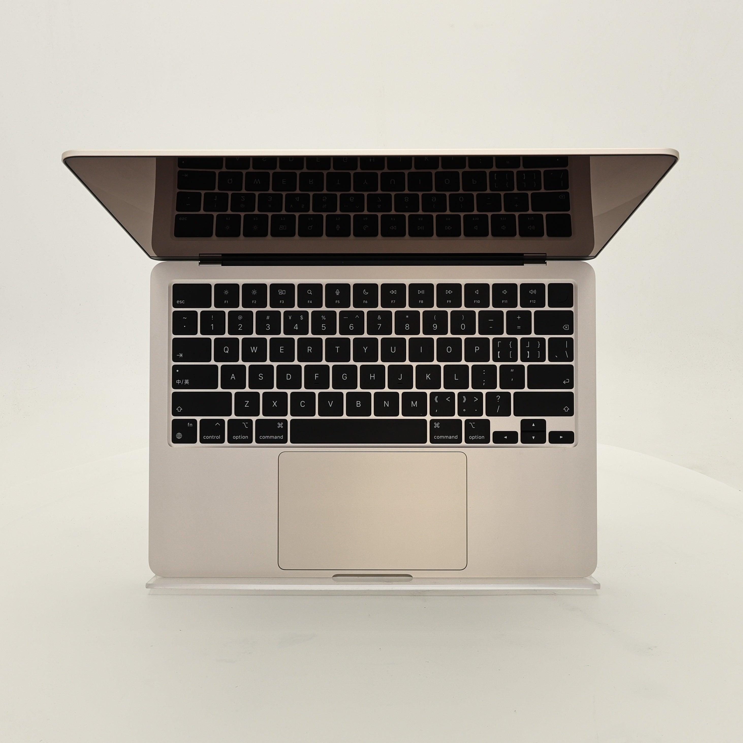 95新 Apple MacBook Air 22年 13寸 M2（8+8核） 16G RAM 256G SSD 星光色