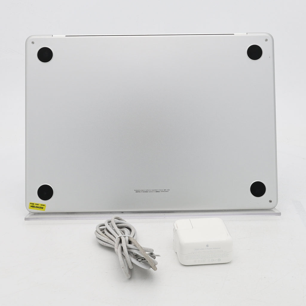 95新 Apple MacBook Air 22年 13寸 M2（8+8核） 8G RAM 512G SSD 銀色