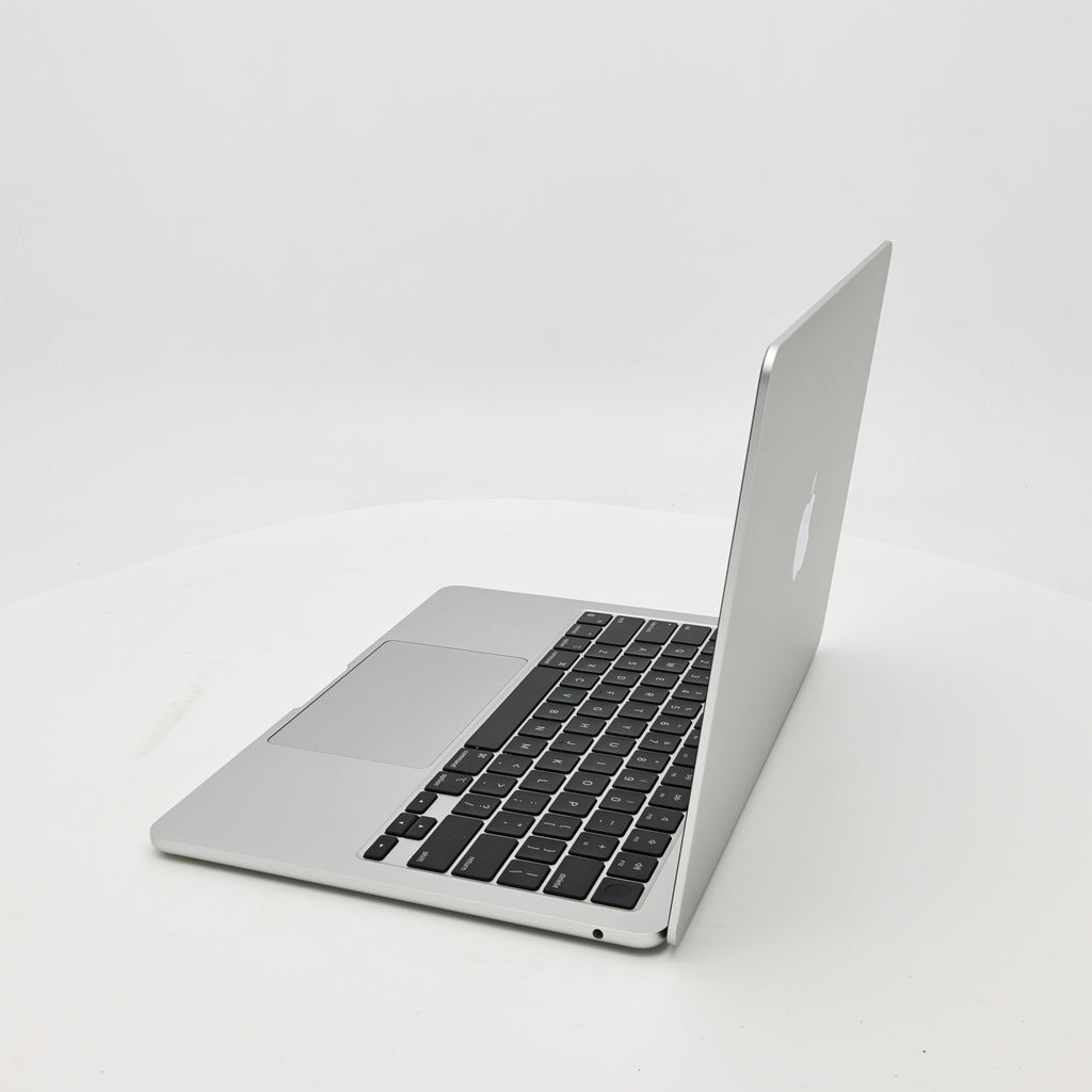 95新 Apple MacBook Air 22年 13寸 M2（8+8核） 8G RAM 256G SSD 銀色