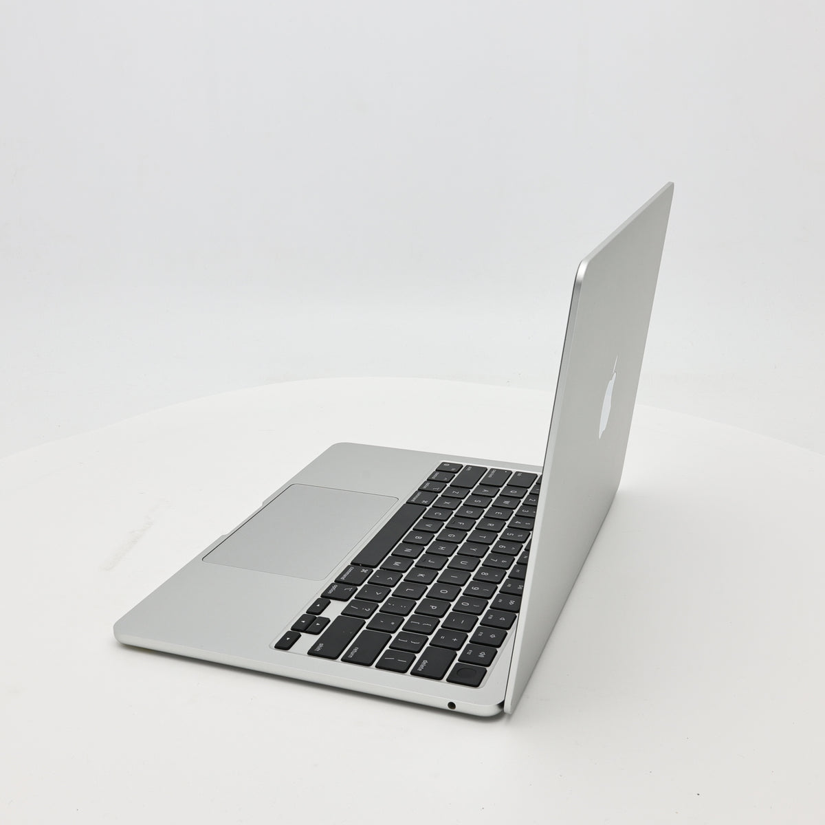 95新 Apple MacBook Air 22年 13寸 M2（8+8核） 8G RAM 256G SSD 銀色