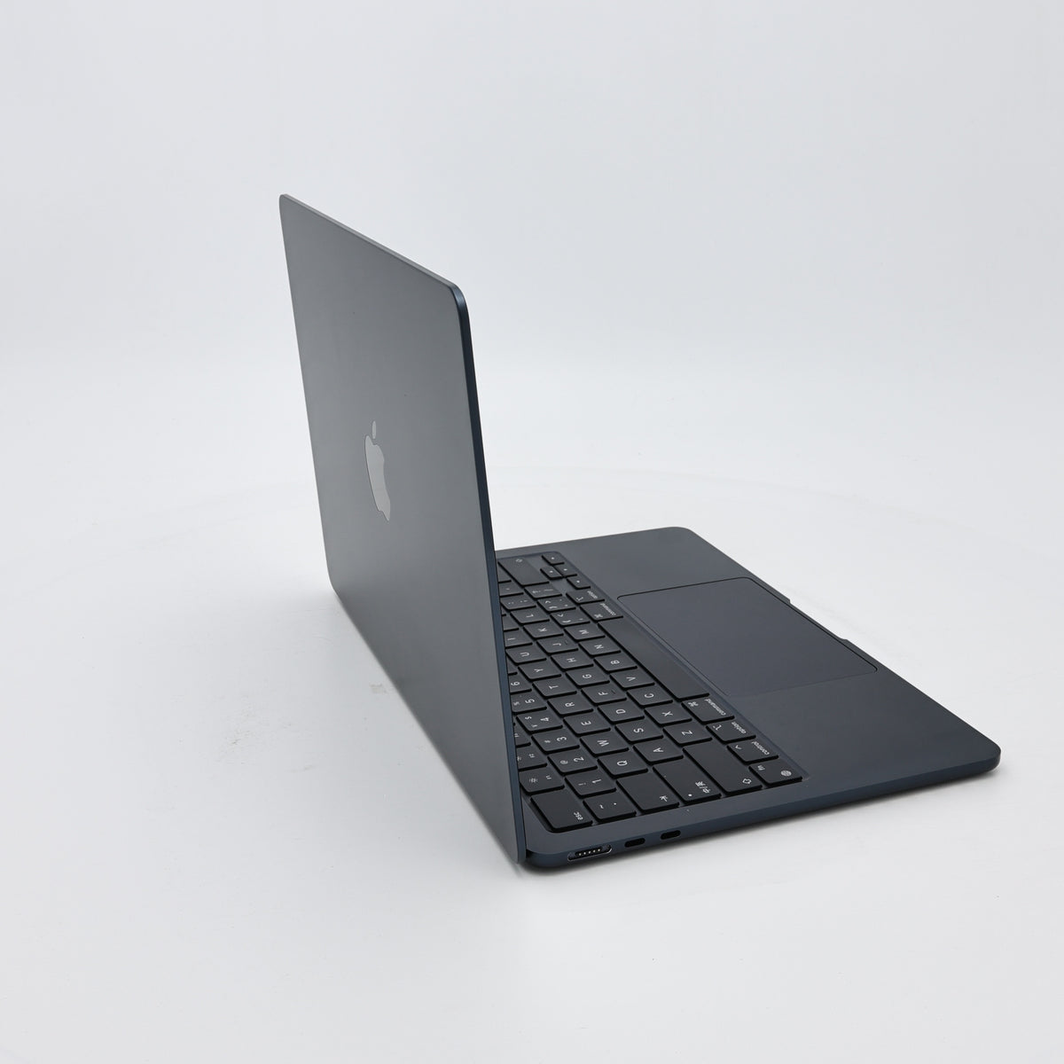 95新 Apple MacBook Air 22年 13寸 M2（8+8核） 8G RAM 256G SSD 午夜色