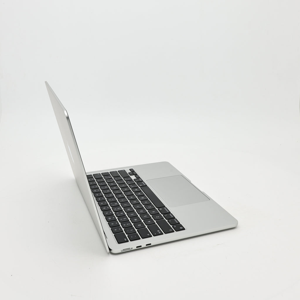 99新 Apple MacBook Air 22年 13寸 M2（8+8核） 8G RAM 256G SSD 銀色
