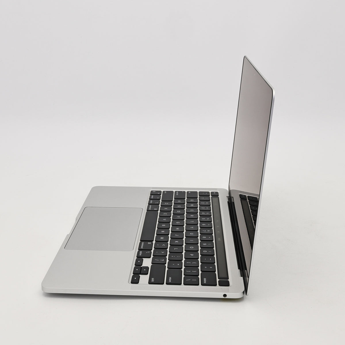95新 Apple MacBook Pro 22年 13寸 M2（8+10核） 8G RAM 512G SSD 銀色