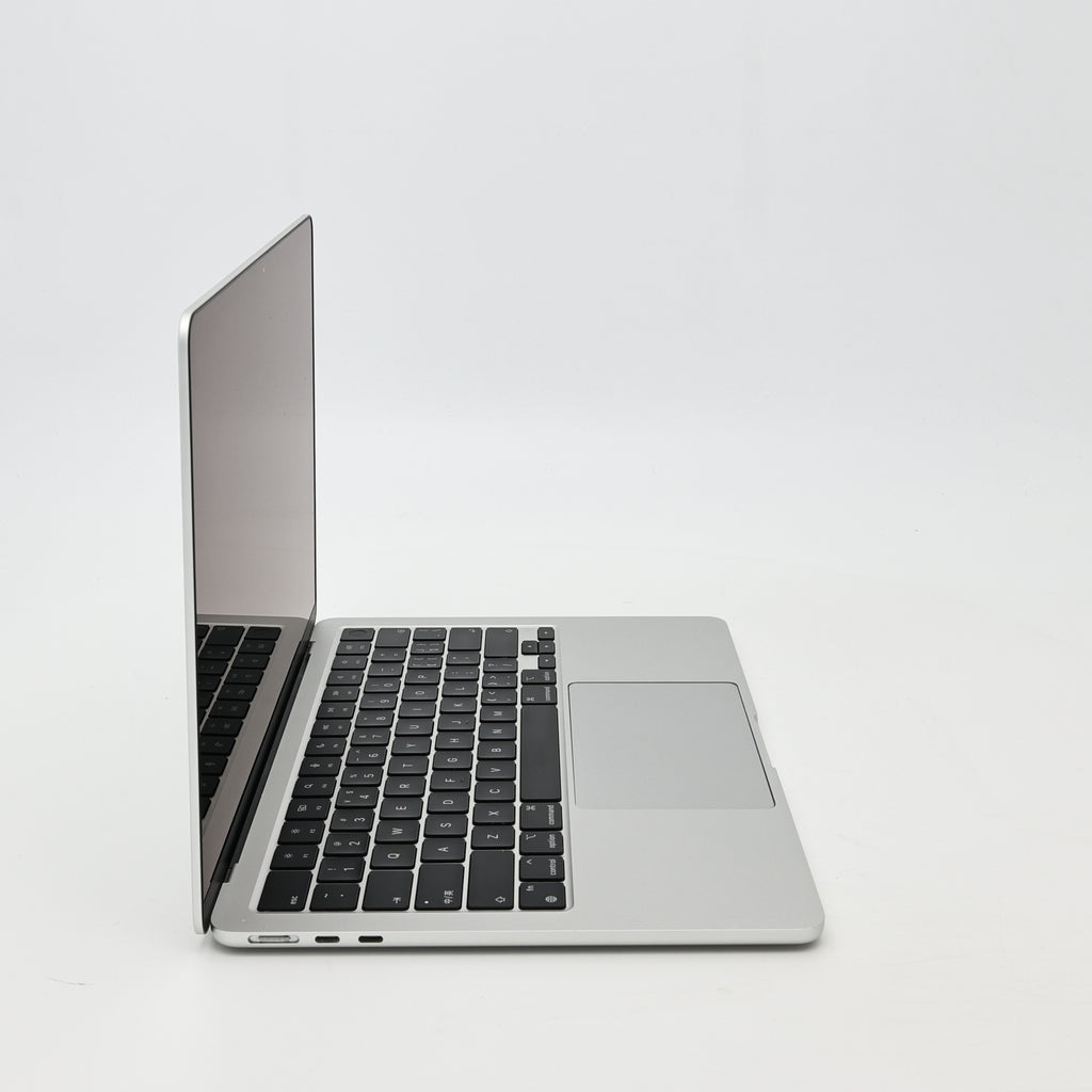 95新 Apple MacBook Air 22年 13寸 M2（8+10核） 8G RAM 512G SSD 銀色