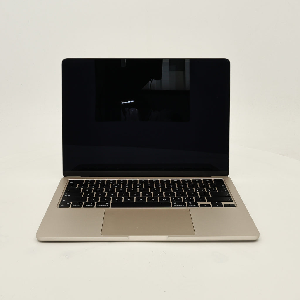 95新 Apple MacBook Air 22年 13寸 M2（8+8核） 16G RAM 256G SSD 星光色
