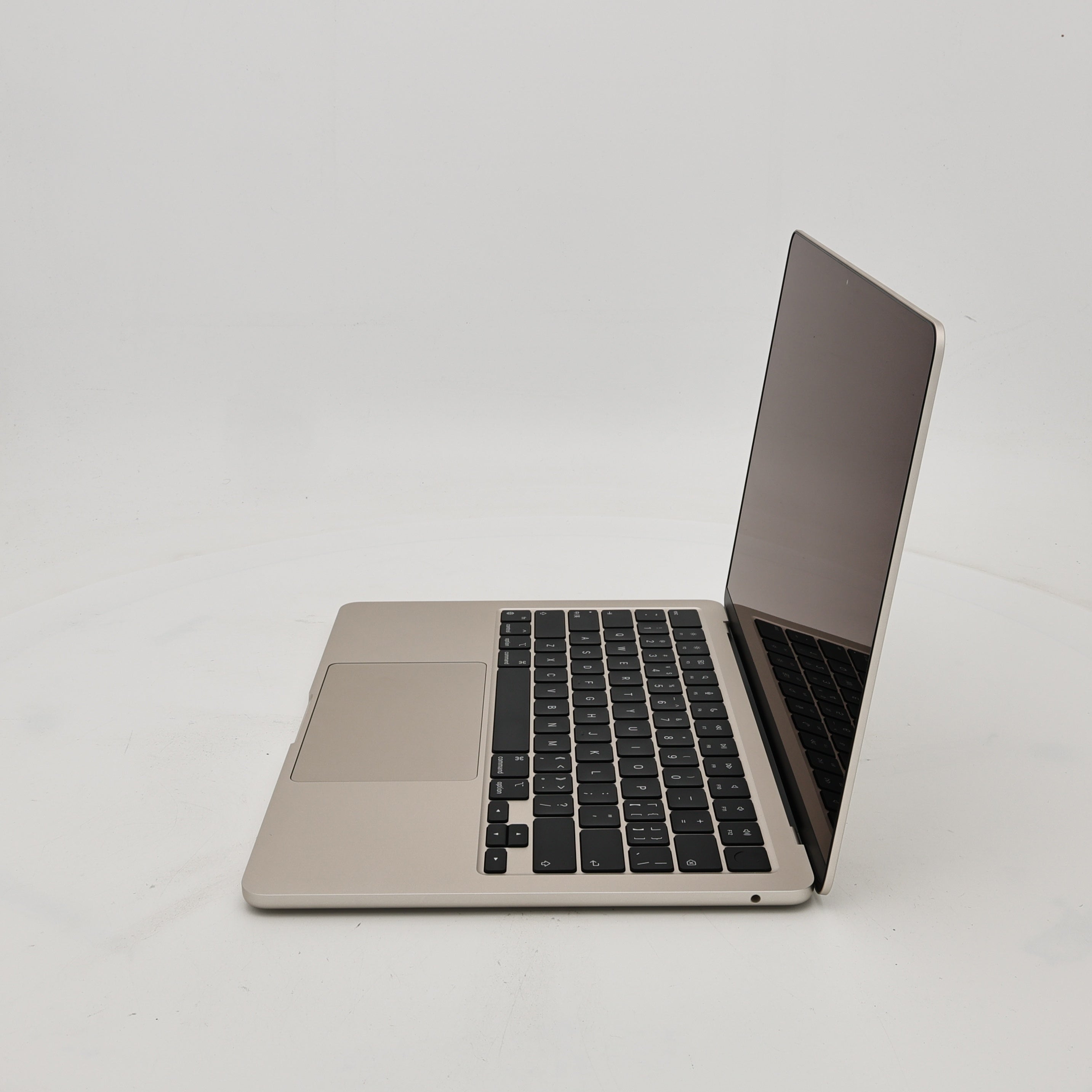99新 Apple MacBook Air 22年 13寸 M2（8+10核） 8G RAM 512G SSD 星光色