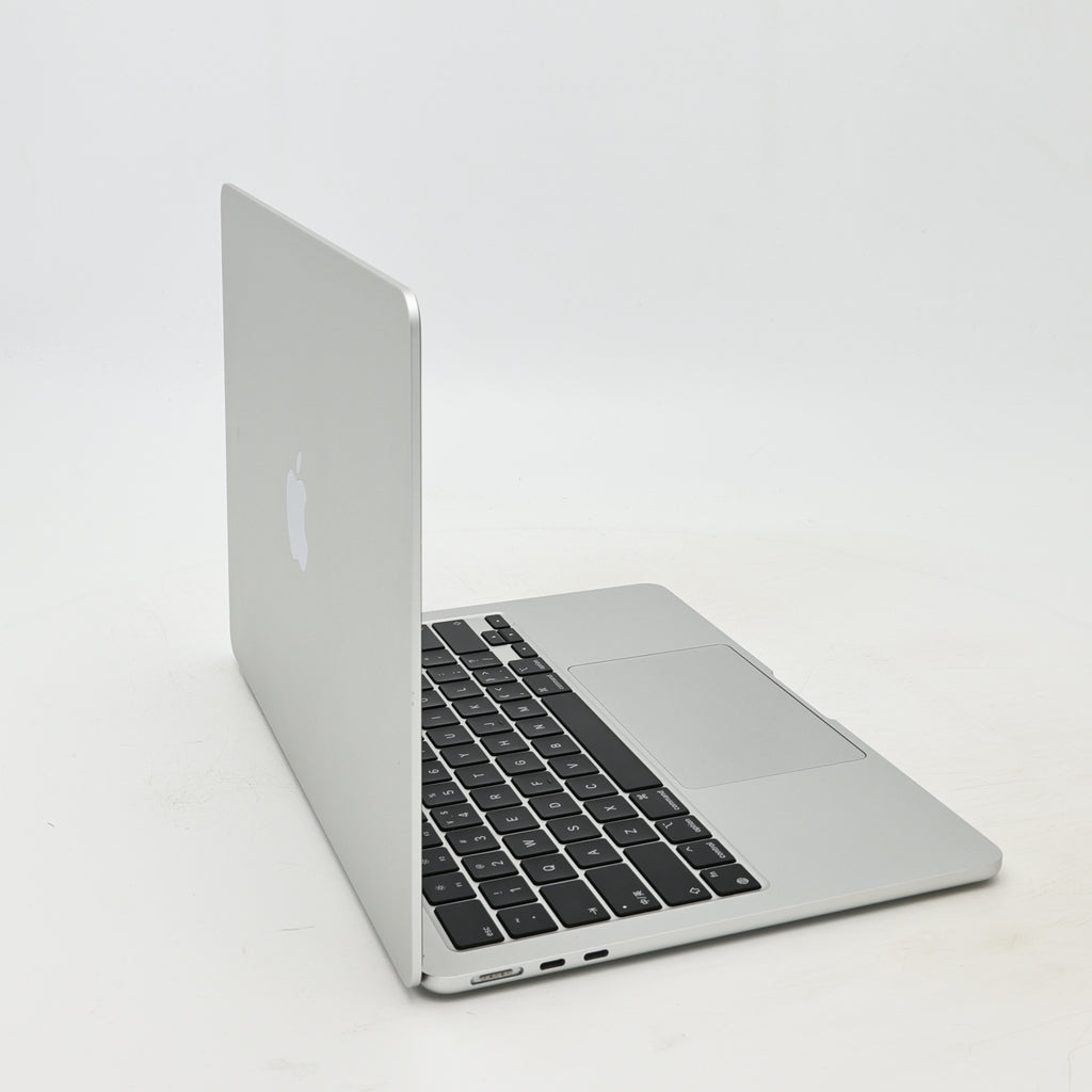 95新 Apple MacBook Air 22年 13寸 M2（8+8核） 8G RAM 256G SSD 銀色