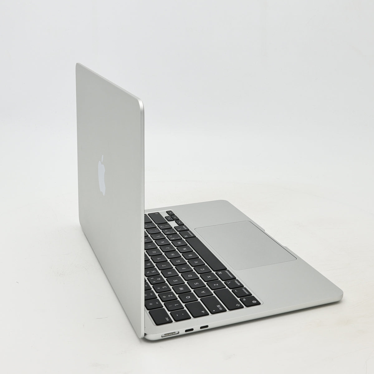 95新 Apple MacBook Air 22年 13寸 M2（8+8核） 8G RAM 256G SSD 銀色