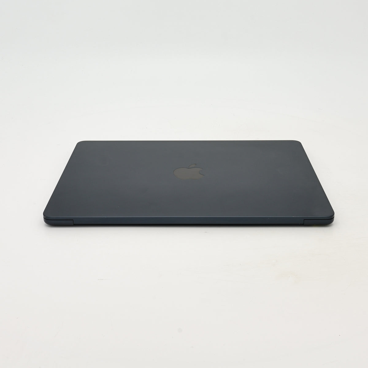 95新 Apple MacBook Air 22年 13寸 M2（8+8核） 8G RAM 256G SSD 午夜色