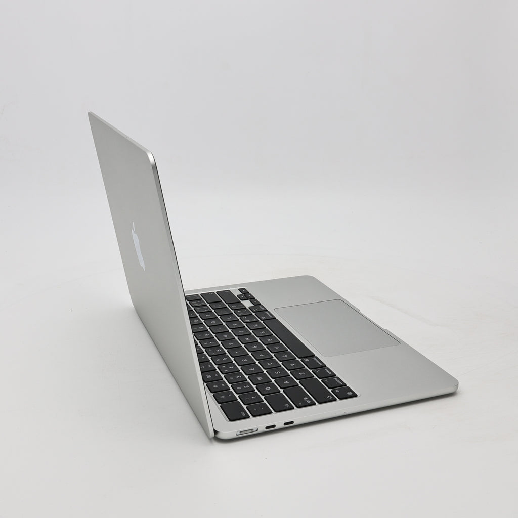 95新 Apple MacBook Air 22年 13寸 M2（8+8核） 16G RAM 256G SSD 銀色