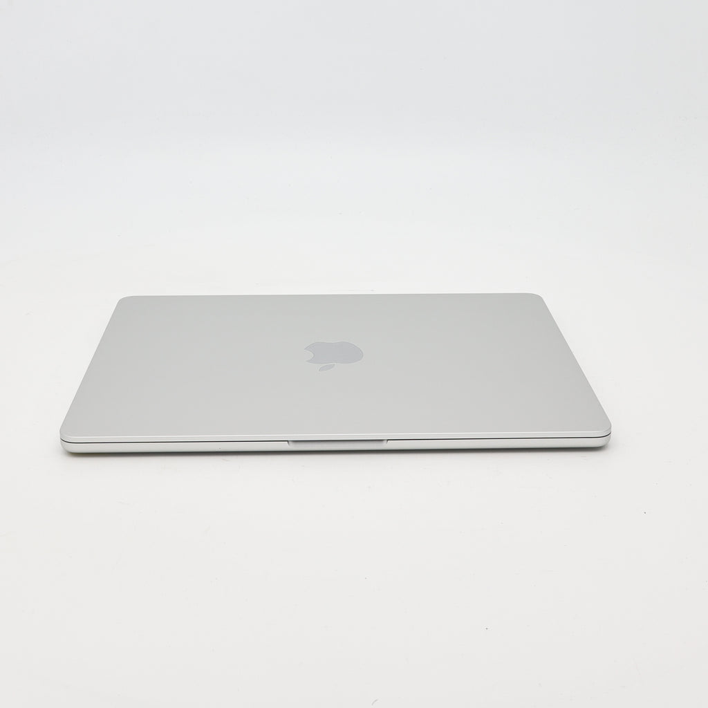 95新 Apple MacBook Air 22年 13寸 M2（8+10核） 8G RAM 512G SSD 銀色