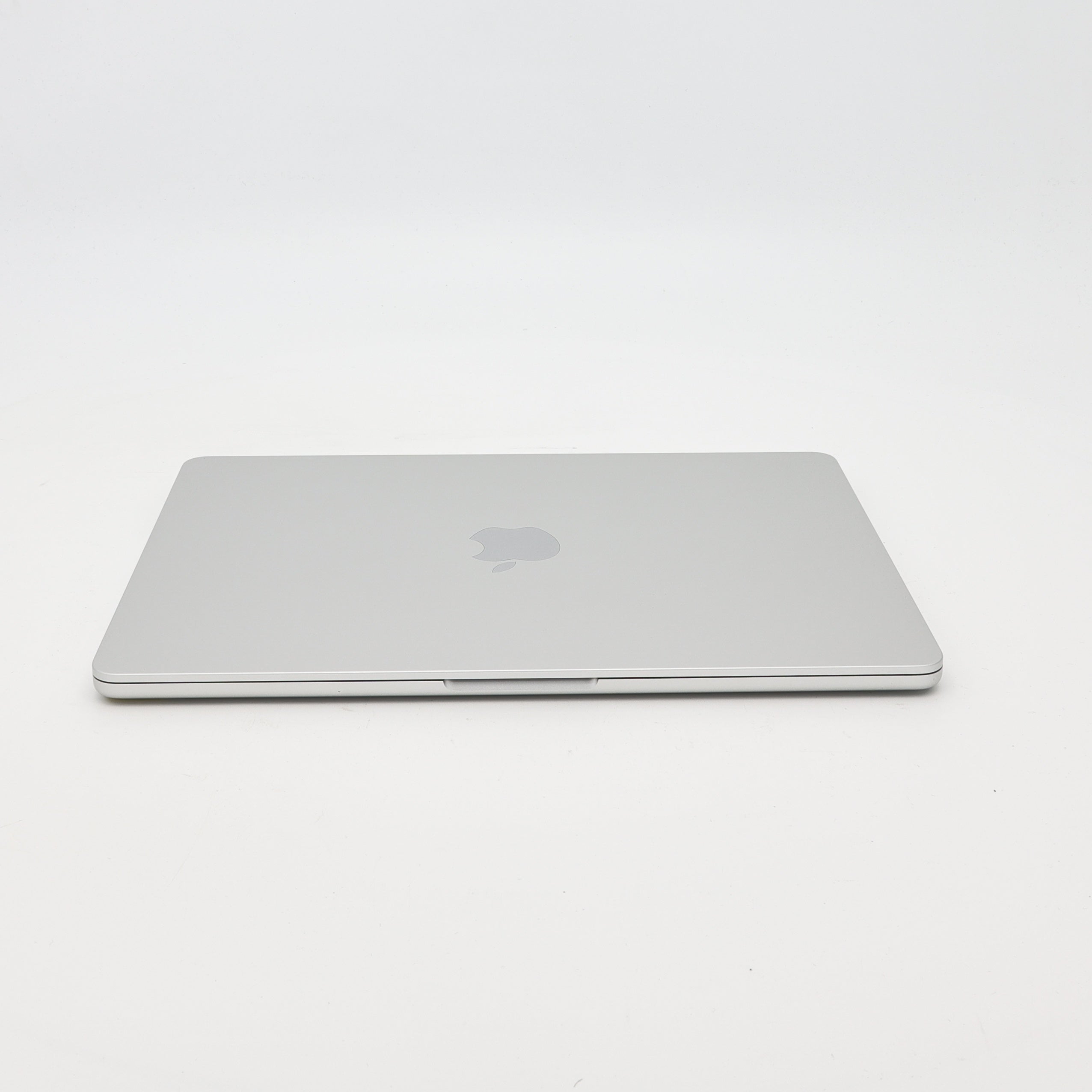 95新 Apple MacBook Air 22年 13寸 M2（8+10核） 8G RAM 512G SSD 銀色