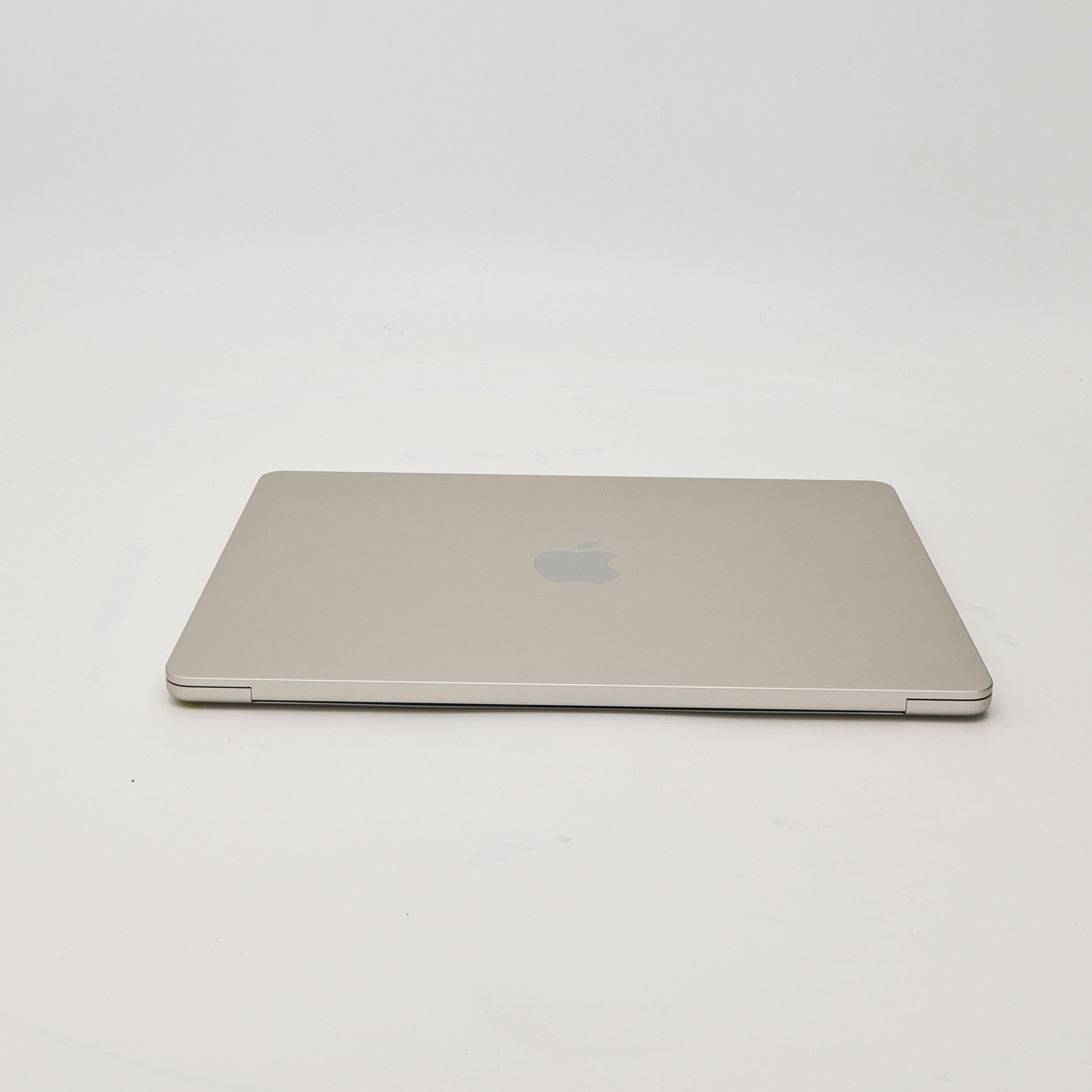 95新 Apple MacBook Air 22年 13寸 M2（8+8核） 8G RAM 256G SSD 星光色