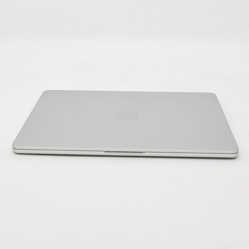 95新 Apple MacBook Air 22年 13寸 M2（8+8核） 16G RAM 256G SSD 銀色