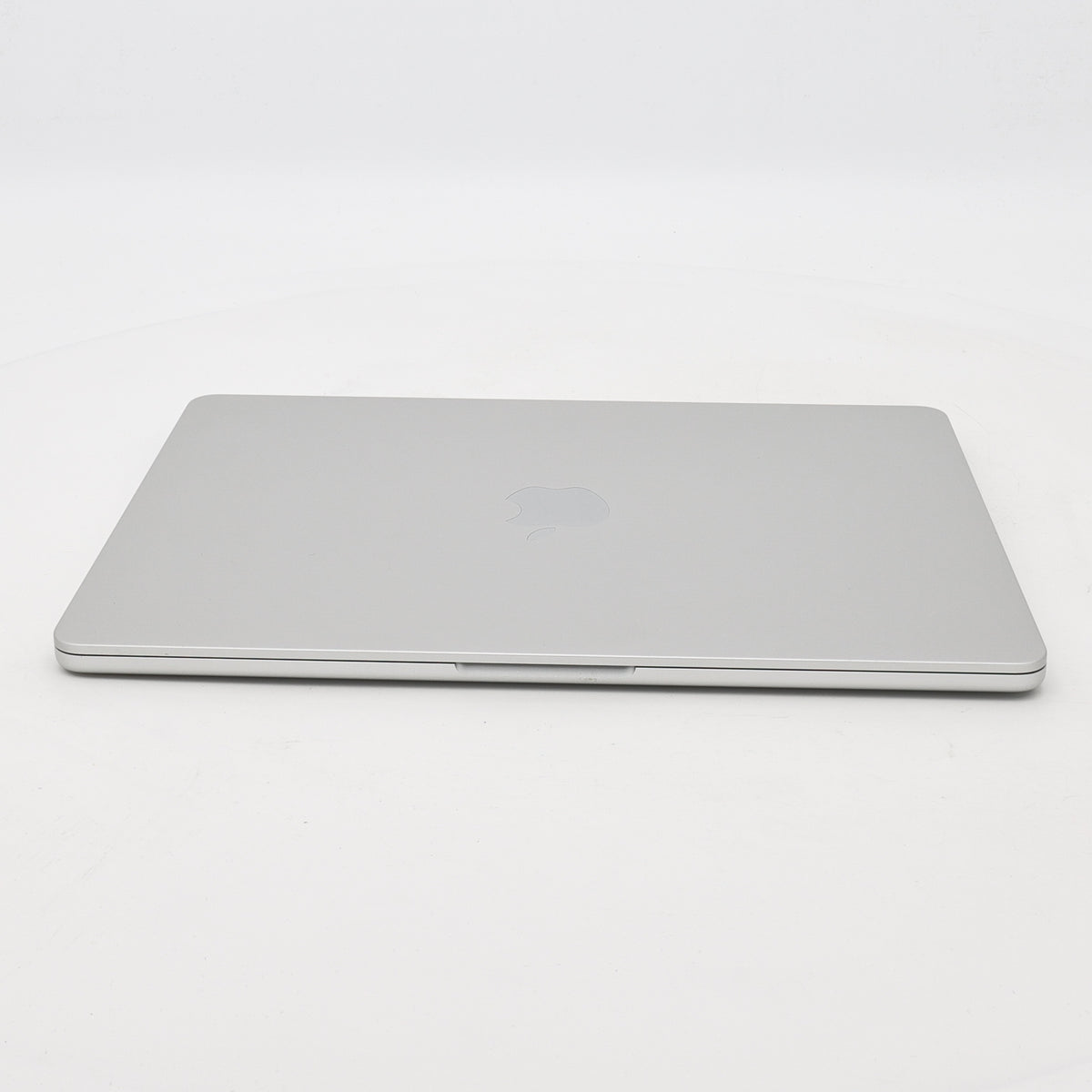 95新 Apple MacBook Air 22年 13寸 M2（8+8核） 16G RAM 256G SSD 銀色