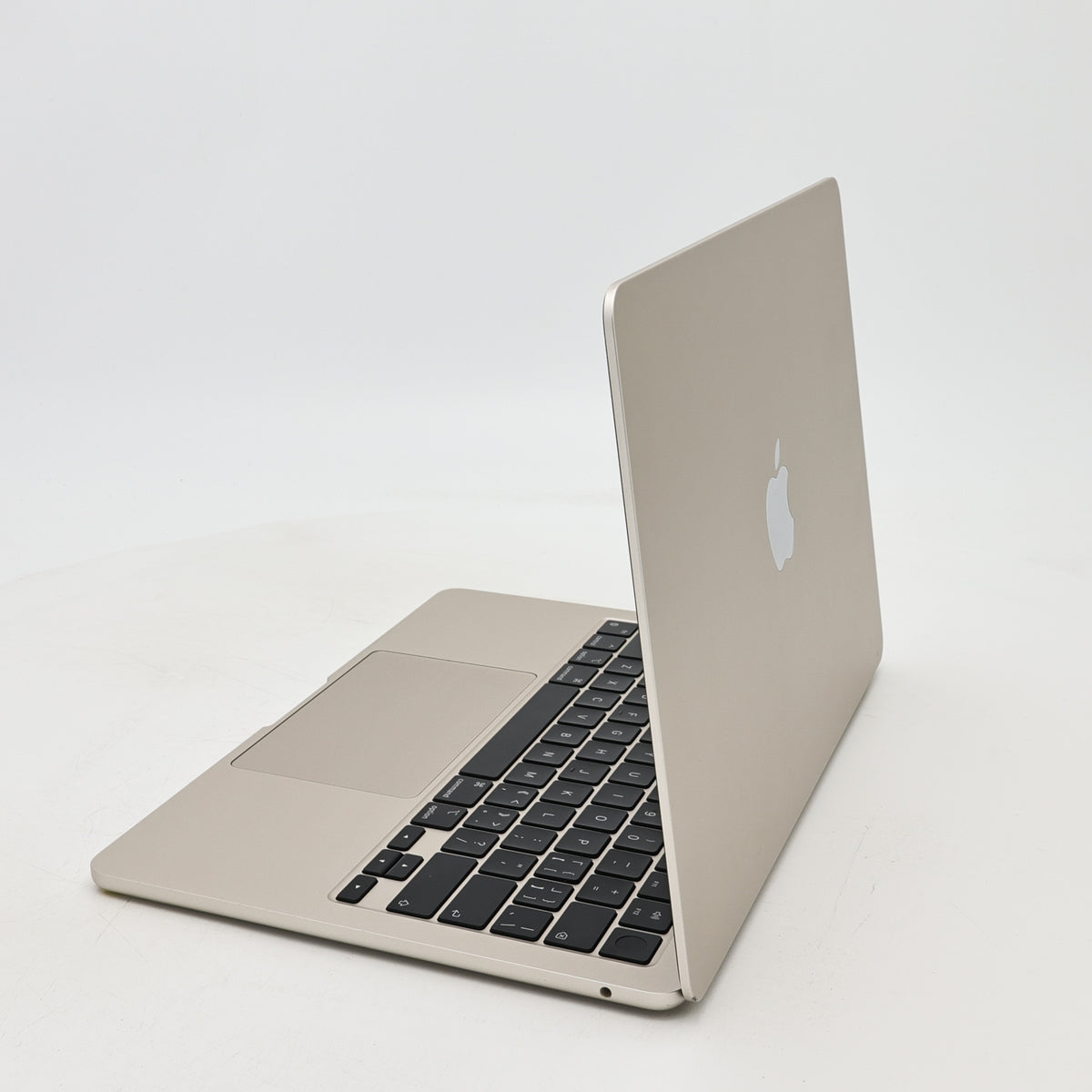 95新 Apple MacBook Air 22年 13寸 M2（8+8核） 8G RAM 256G SSD 星光色