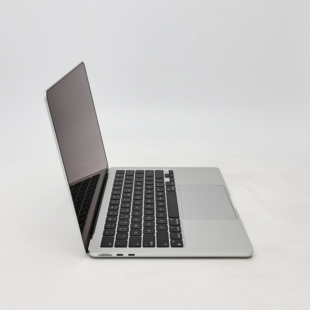 95新 Apple MacBook Air 22年 13寸 M2（8+10核） 8G RAM 512G SSD 銀色