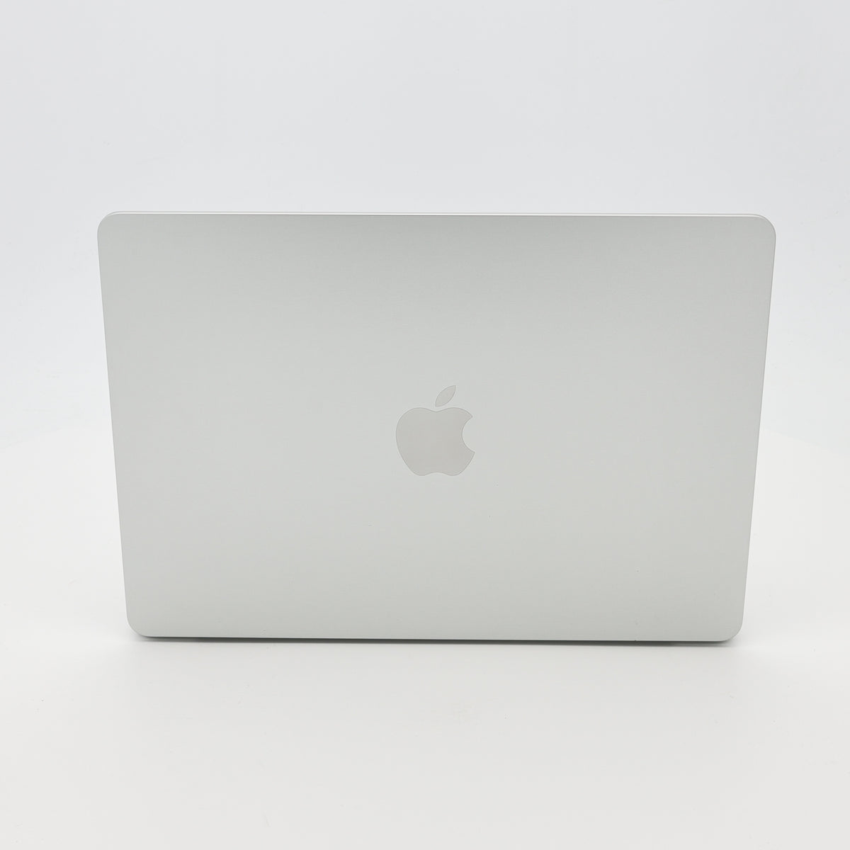 99新 Apple MacBook Air 22年 13寸 M2（8+8核） 8G RAM 256G SSD 銀色