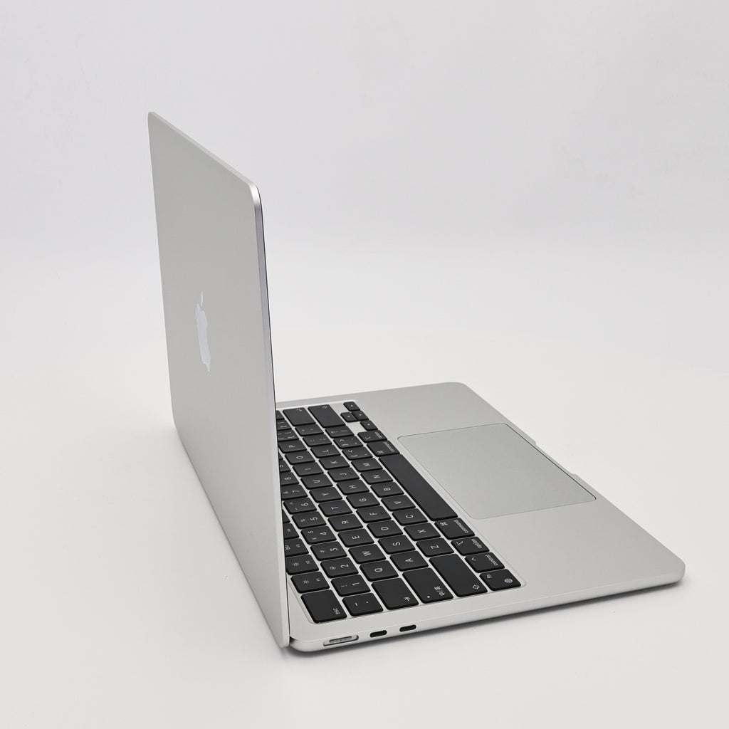 95新 Apple MacBook Air 22年 13寸 M2（8+8核） 8G RAM 256G SSD 銀色