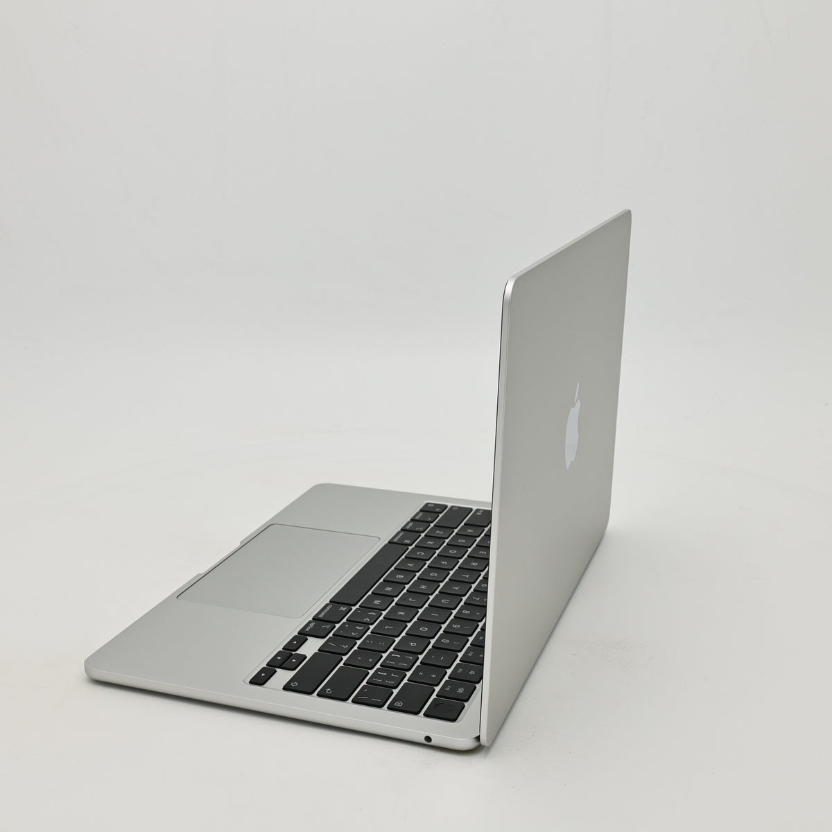 95新 Apple MacBook Air 22年 13寸 M2（8+8核） 8G RAM 256G SSD 銀色