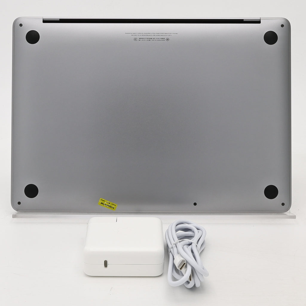 95新 Apple MacBook Pro 22年 13寸 M2（8+10核） 8G RAM 512G SSD 深空灰色