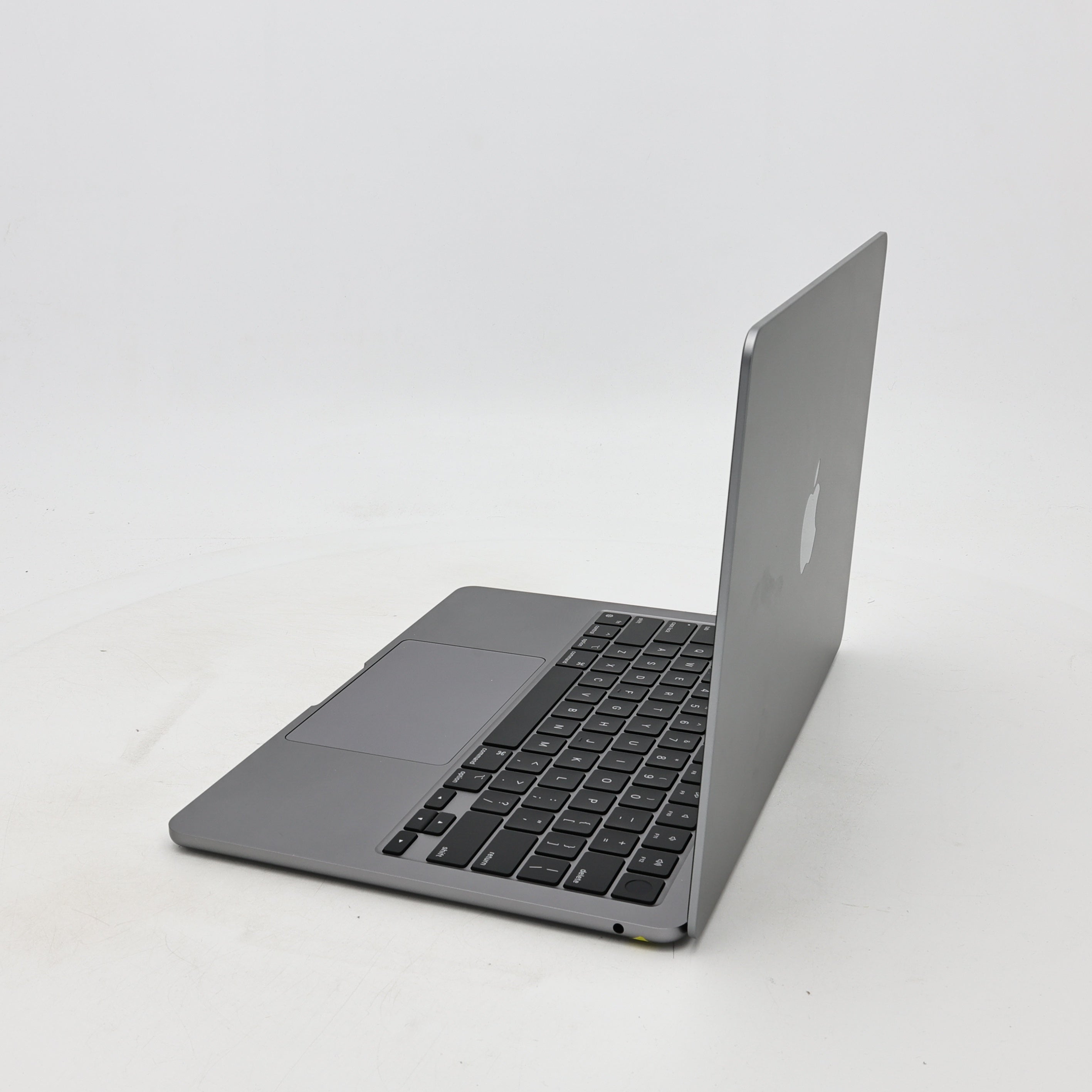 95新 Apple MacBook Air 22年 13寸 M2（8+8核） 8G RAM 256G SSD 深空灰色