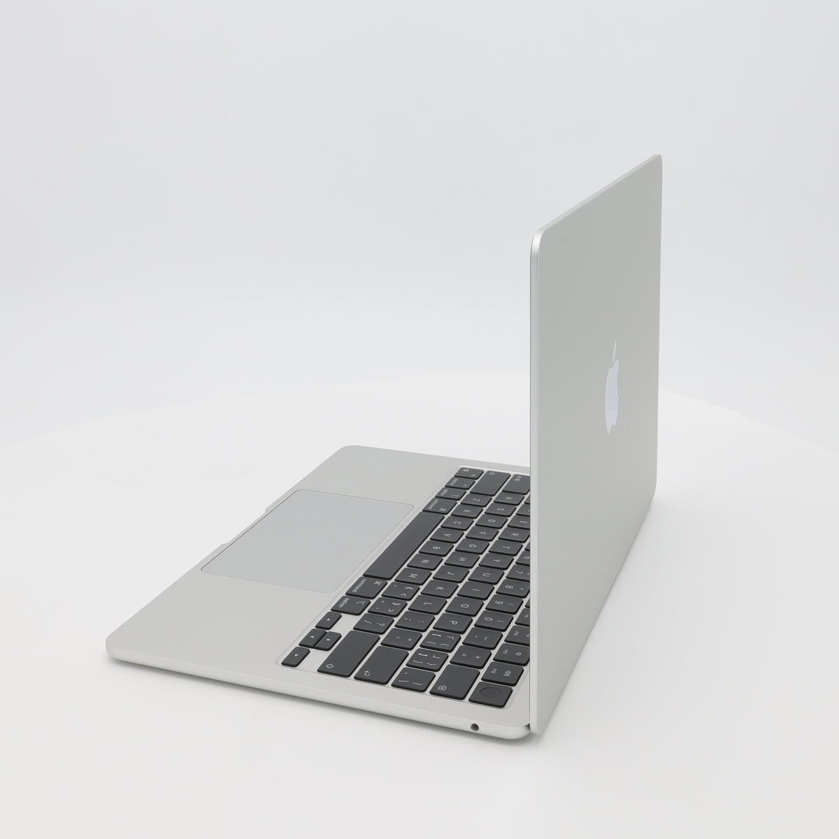 95新 Apple MacBook Air 22年 13寸 M2（8+8核） 8G RAM 256G SSD 銀色