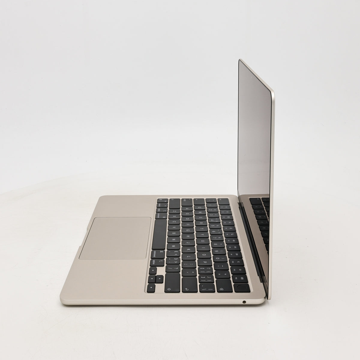 95新 Apple MacBook Air 22年 13寸 M2（8+8核） 16G RAM 256G SSD 星光色