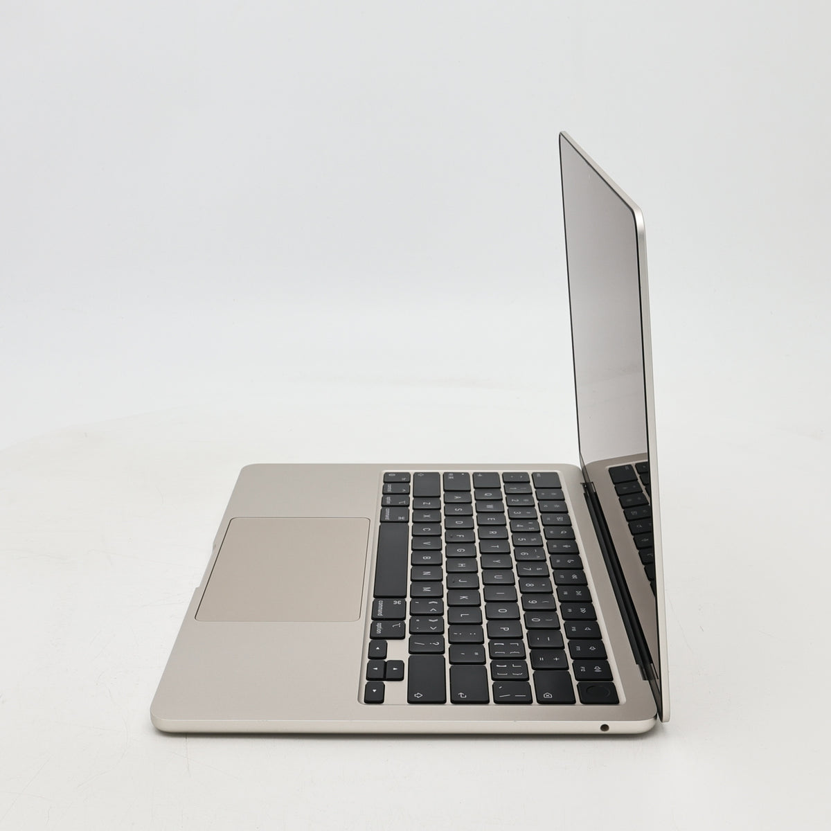95新 Apple MacBook Air 22年 13寸 M2（8+8核） 8G RAM 256G SSD 星光色