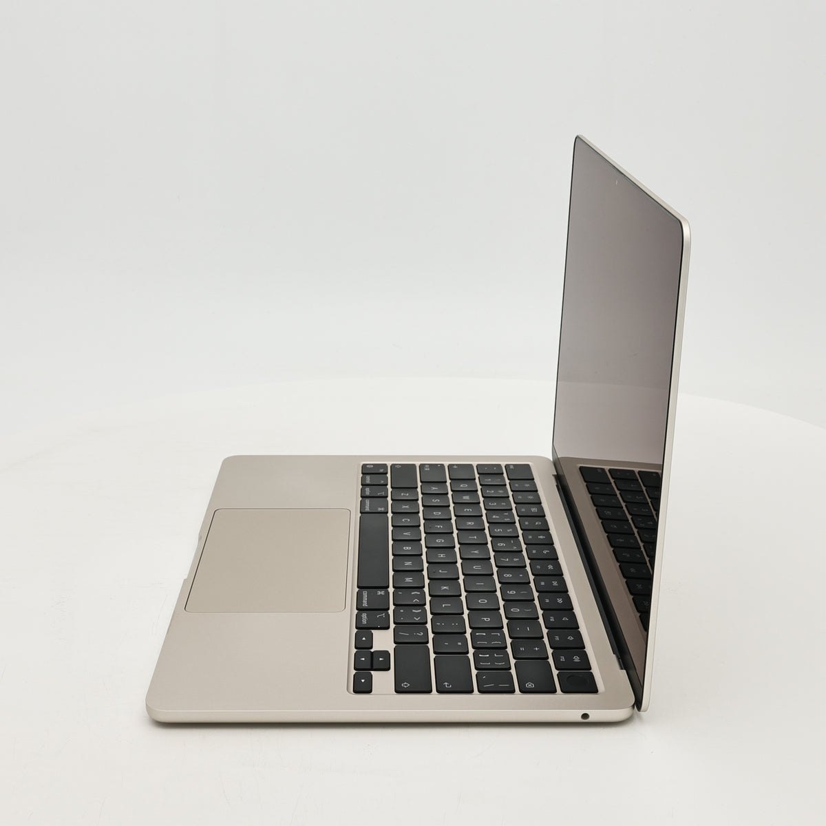 95新 Apple MacBook Air 24年 13寸 M3（8+8核） 8G RAM 256G SSD 星光色