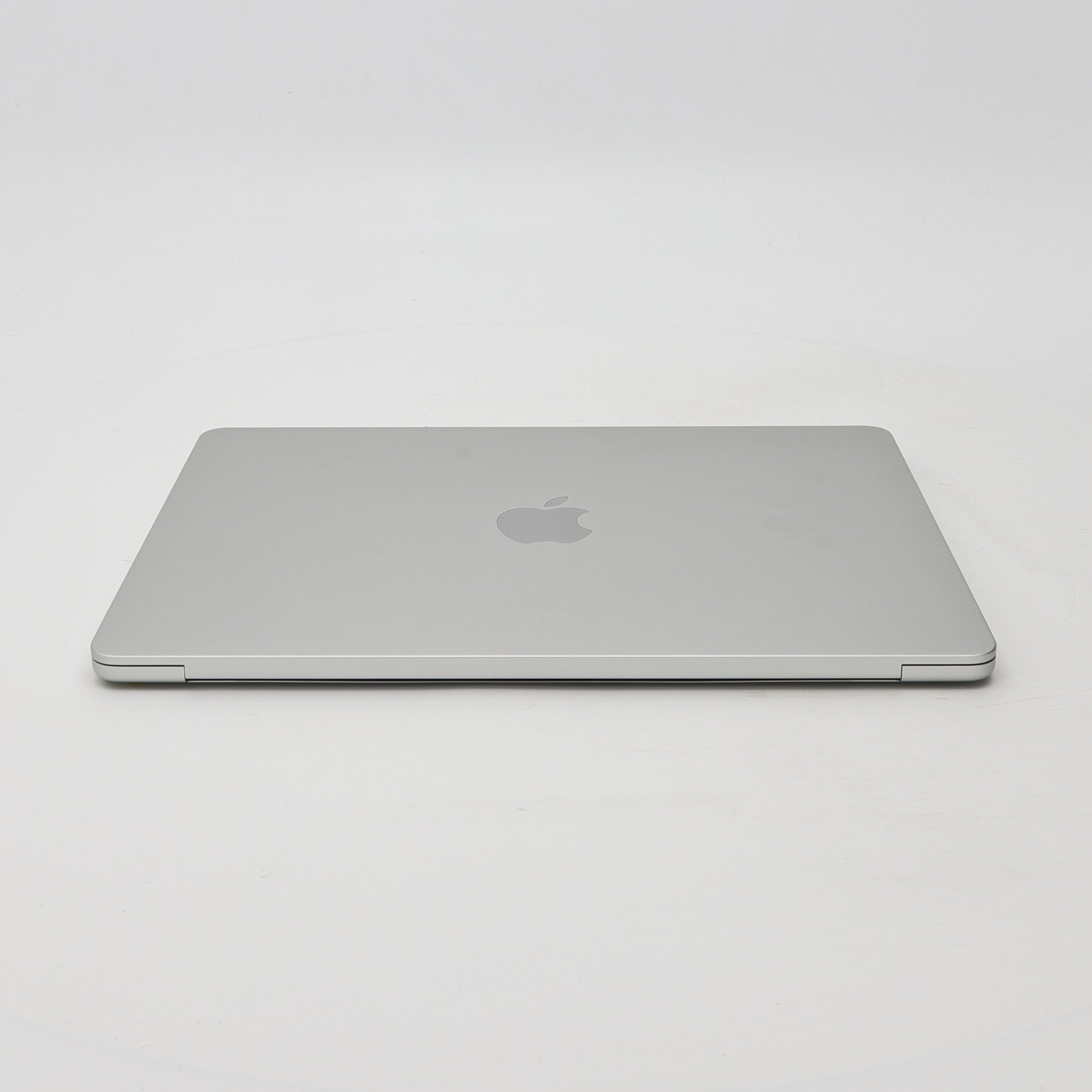 95新 Apple MacBook Air 22年 13寸 M2（8+10核） 8G RAM 512G SSD 銀色