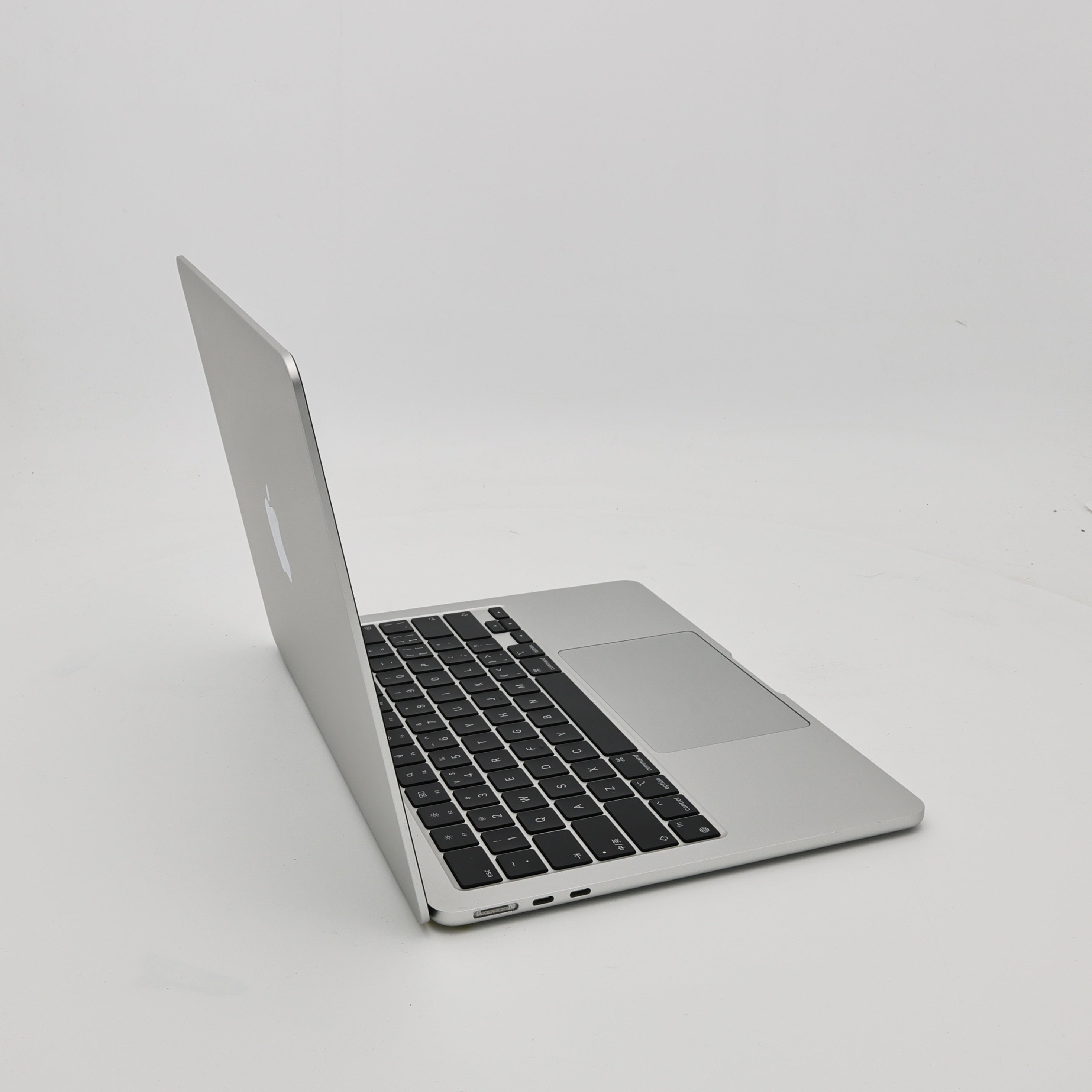 95新 Apple MacBook Air 22年 13寸 M2（8+8核） 8G RAM 256G SSD 銀色