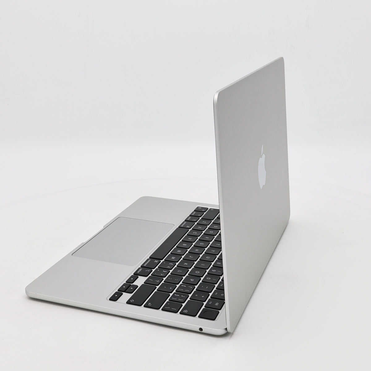 95新 Apple MacBook Air 22年 13寸 M2（8+8核） 16G RAM 256G SSD 銀色