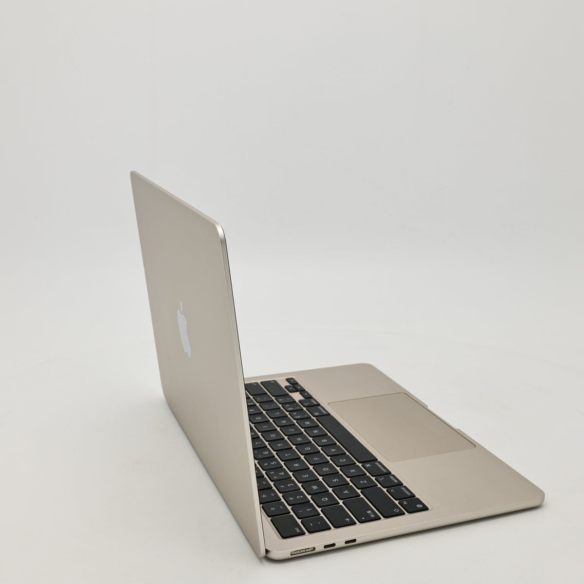 95新 Apple MacBook Air 22年 13寸 M2（8+10核） 8G RAM 512G SSD 銀色