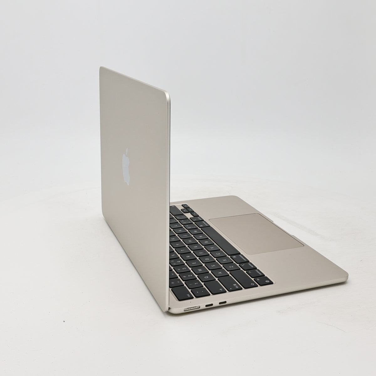 95新 Apple MacBook Air 22年 13寸 M2（8+8核） 8G RAM 256G SSD 星光色