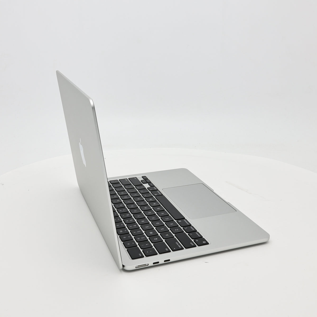 95新 Apple MacBook Air 22年 13寸 M2（8+8核） 8G RAM 256G SSD 銀色