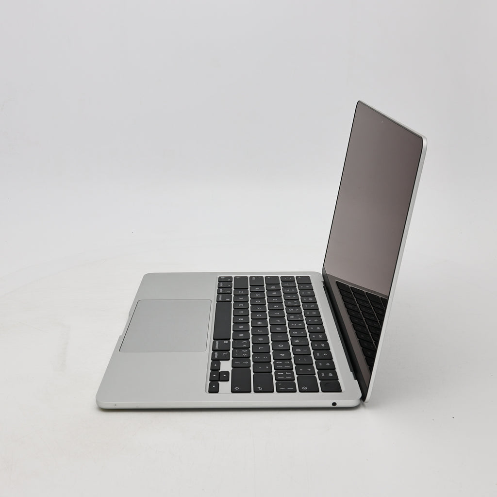 95新 Apple MacBook Air 22年 13寸 M2（8+8核） 16G RAM 256G SSD 銀色