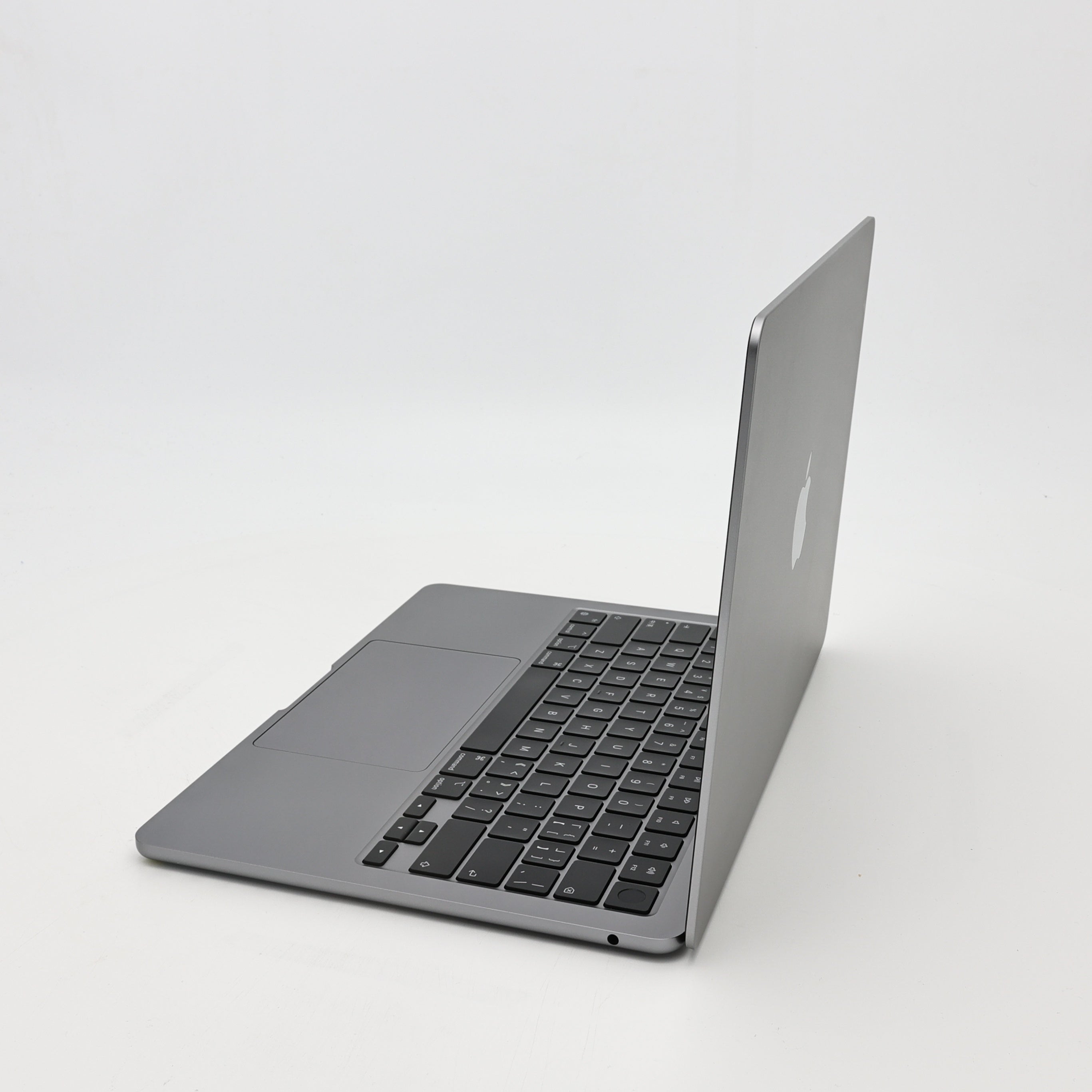 95新 Apple MacBook Air 22年 13寸 M2（8+8核） 8G RAM 256G SSD 深空灰色