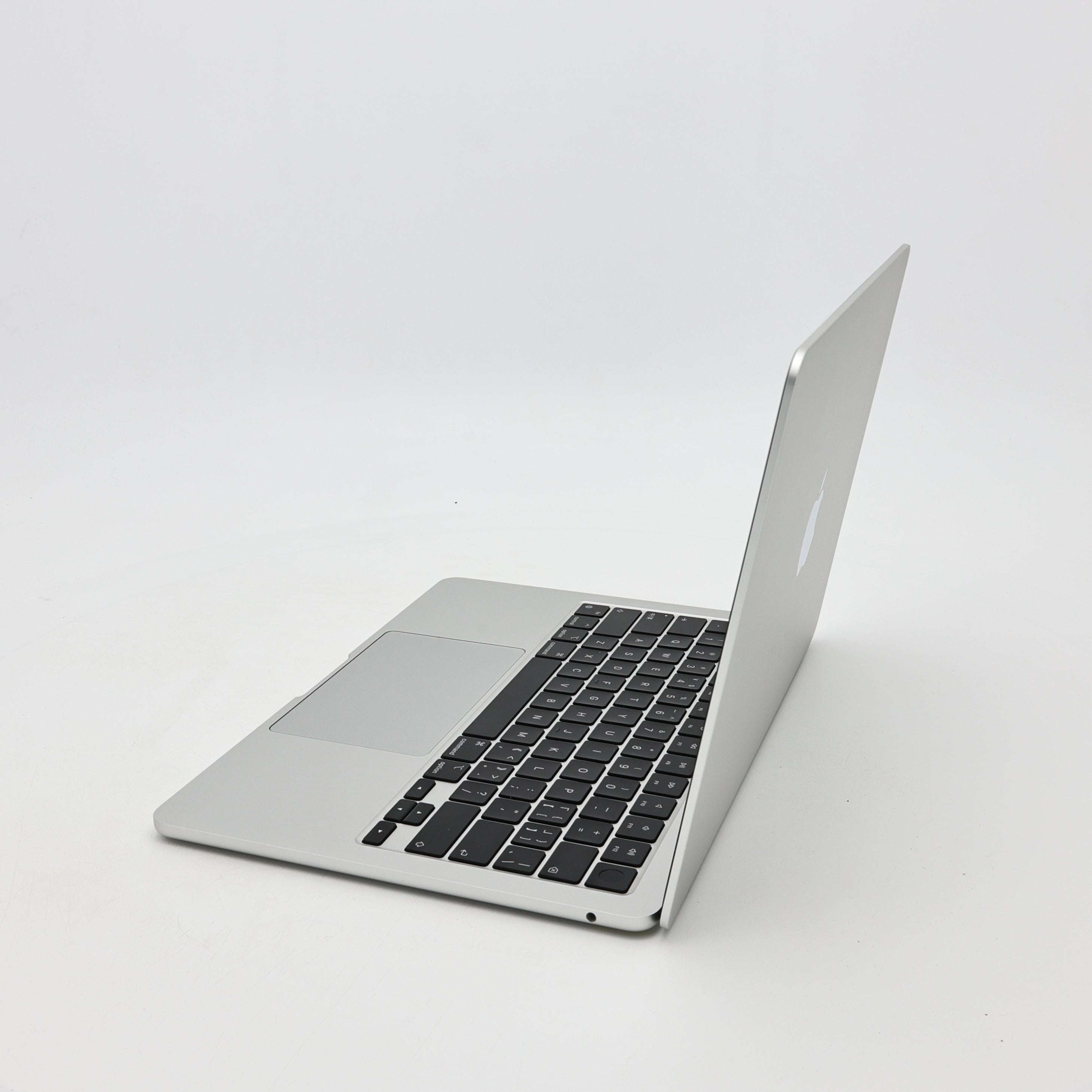 95新 Apple MacBook Air 22年 13寸 M2（8+8核） 16G RAM 256G SSD 銀色