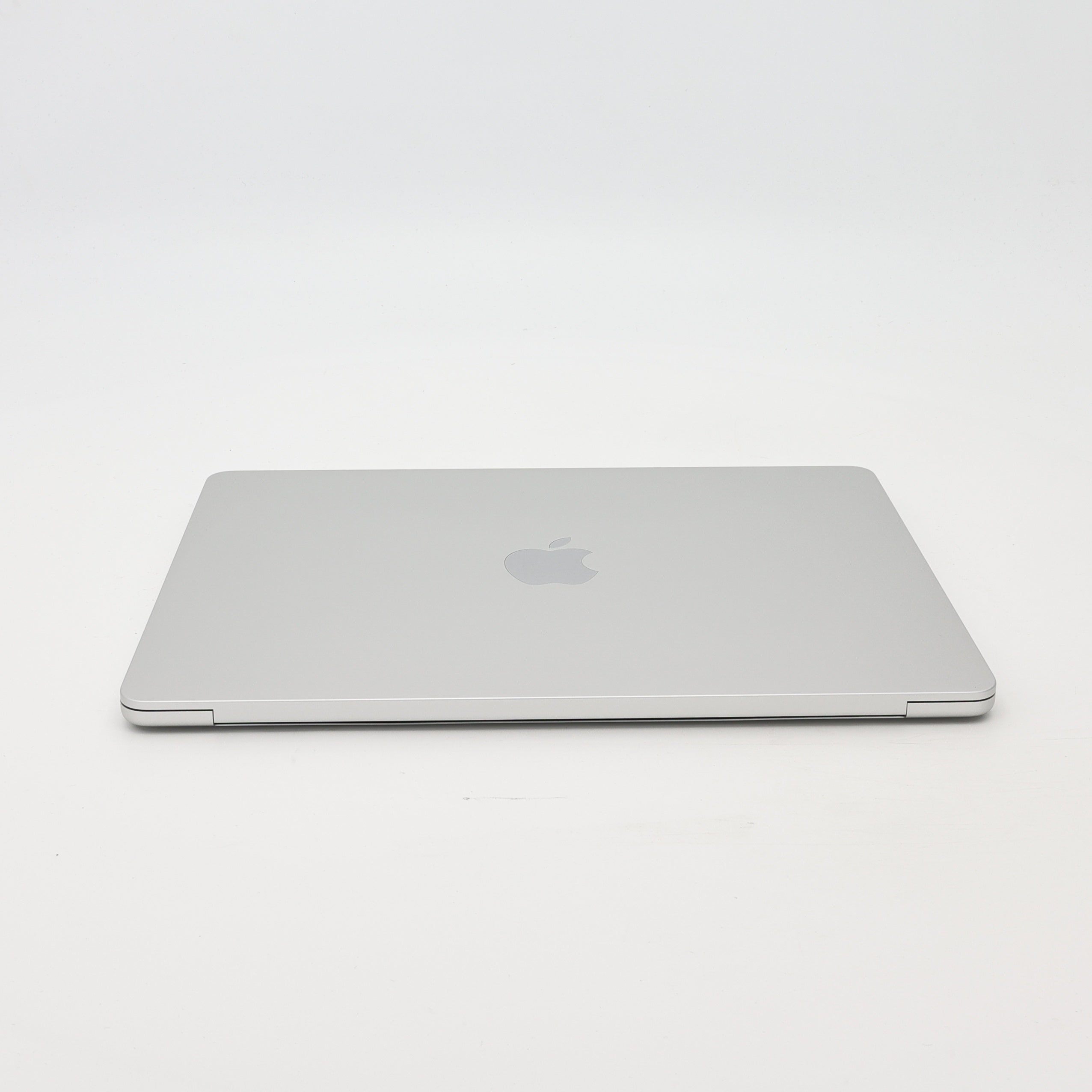 95新 Apple MacBook Air 22年 13寸 M2（8+10核） 8G RAM 512G SSD 銀色