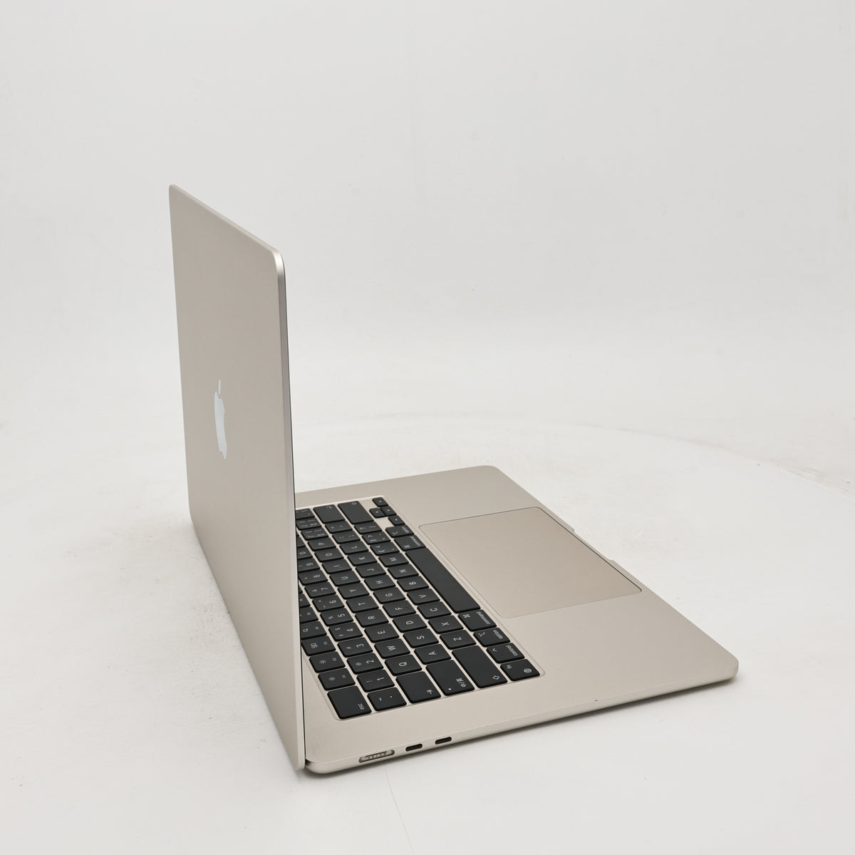 95新 Apple MacBook Air 24年 15寸 M3（8+10核） 8G RAM 256G SSD 銀色