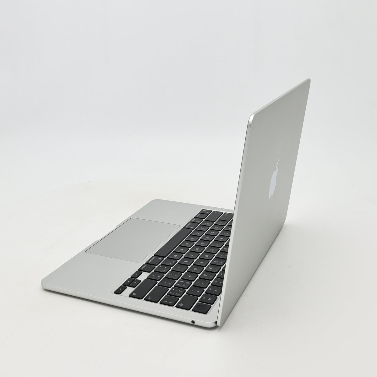 95新 Apple MacBook Air 24年 13寸 M3（8+8核） 8G RAM 256G SSD 銀色