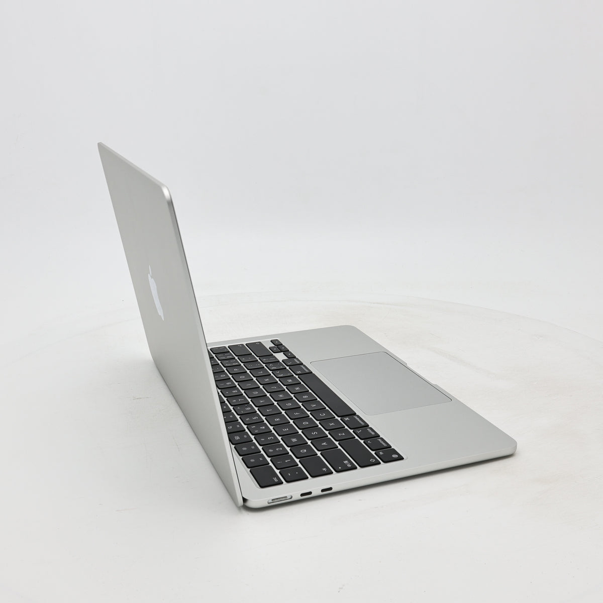 95新 Apple MacBook Air 22年 13寸 M2（8+8核） 8G RAM 256G SSD 銀色