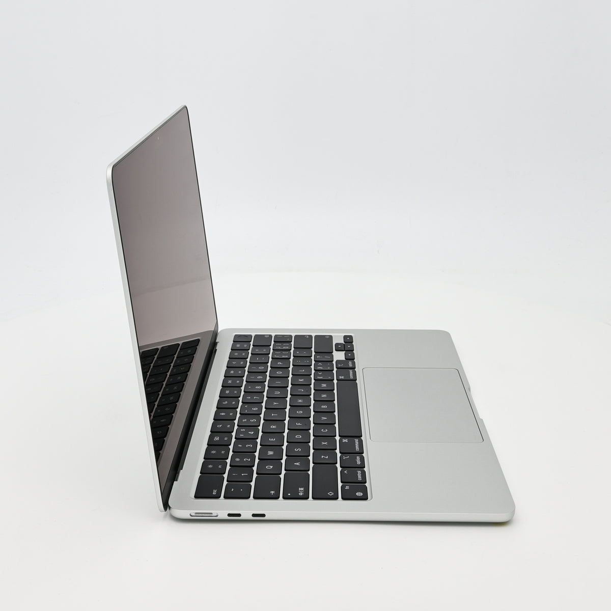 99新 Apple MacBook Air 22年 13寸 M2（8+8核） 8G RAM 256G SSD 銀色
