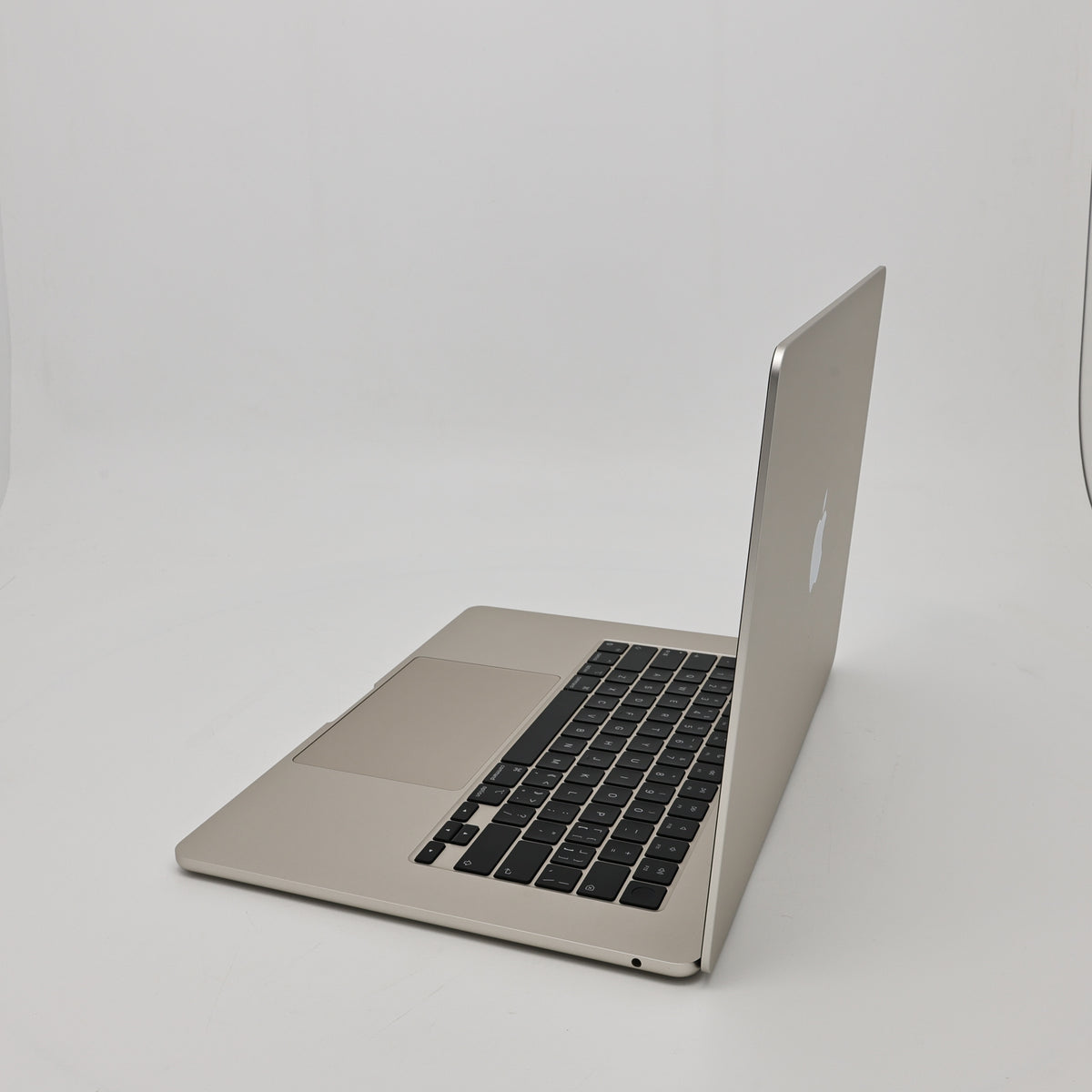 95新 Apple MacBook Air 24年 15寸 M3（8+10核） 8G RAM 256G SSD 星光色
