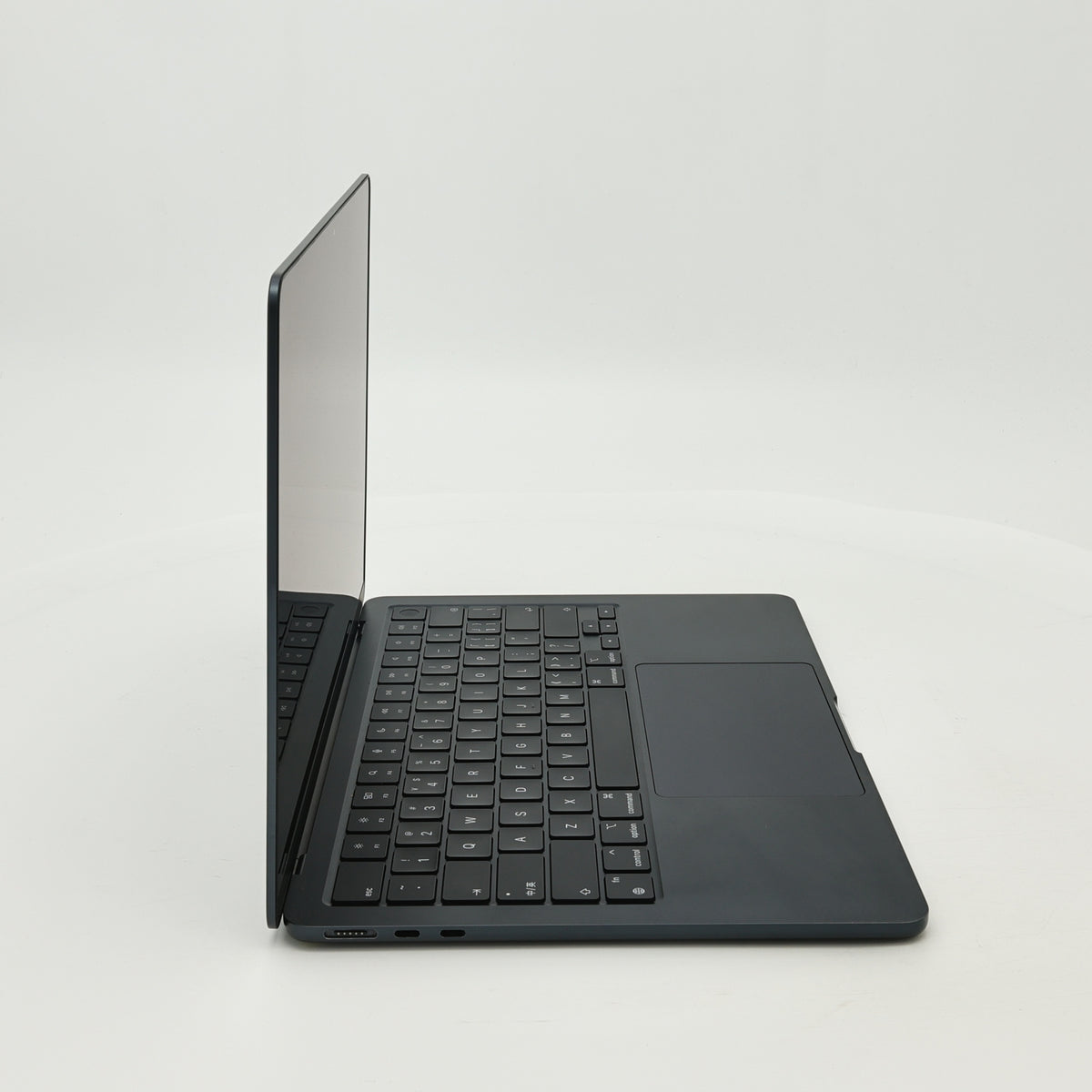 95新 Apple MacBook Air 22年 13寸 M2（8+8核） 8G RAM 256G SSD 午夜色